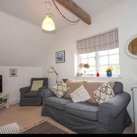 Light And Airy Central Lyme Regis Appartment With Parking Esterno foto